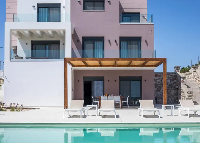 Aurora ファリラキ