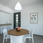 Aurora Vila *