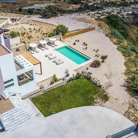 Aurora Vila