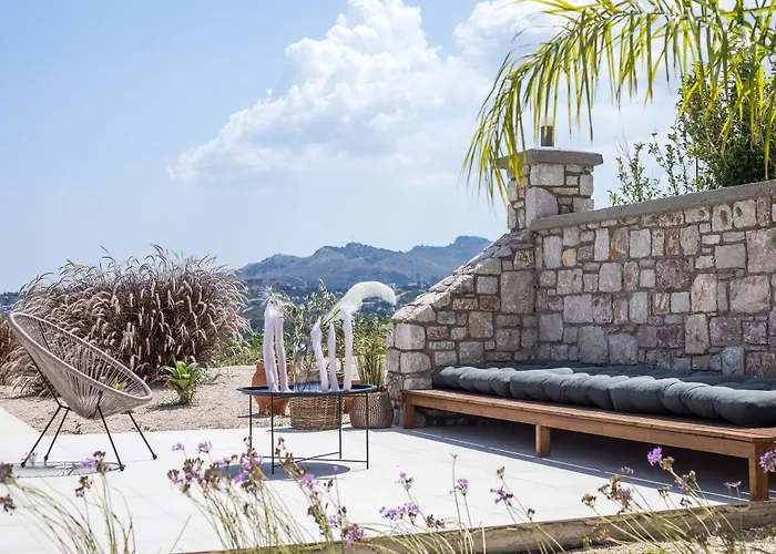 Aurora פליראקי